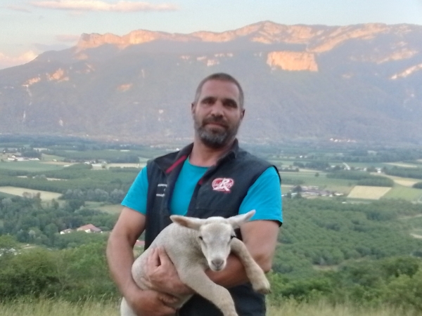 Un éleveur engagé au service du Label rouge Agneau de l'Adret 