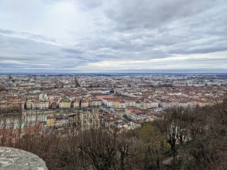 Une population régionale en plus forte hausse dans les grandes aires urbaines.