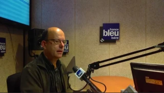 Une carte blanche sur un frelon venu d'Asie