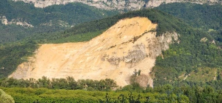 La montagne s'effondre sur la noyeraie 