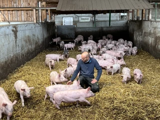 Un jeune entrepreneur dynamique réinvente l’agriculture iséroise
