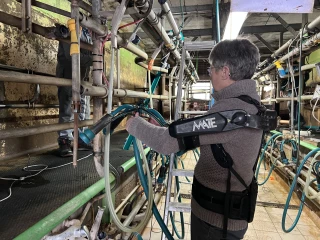 L’exosquelette bienvenu en salle de traite