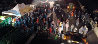 A Bourgoin-Jallieu, sur l'A43, les agriculteurs veulent faire durer le blocage 