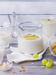 Gaspacho blanc au lait, haricots, raisins et amandes
