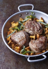 Pavés d'agneau bio et girolles au beurre d'estragon