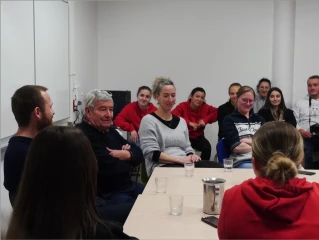 Max Josserand, négociant à Saint-Cassien, parle de bien-être aux étudiants de La Côte-Saint-André.