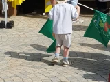 enfant avec drapeau